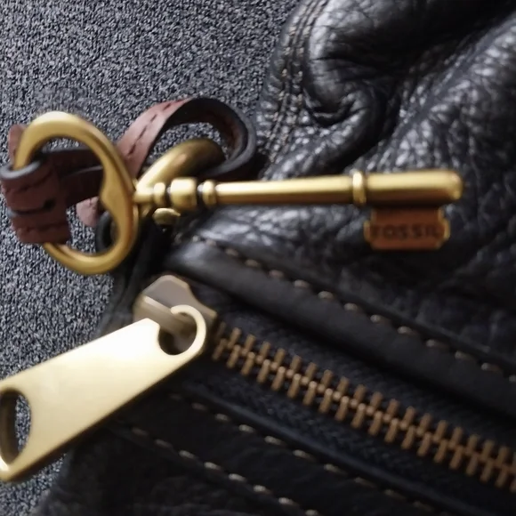 Fossil Explorer Fold Over Brown Leather Crossbody Messenger or Shoulder Pre-Love - Picture 3 of 4